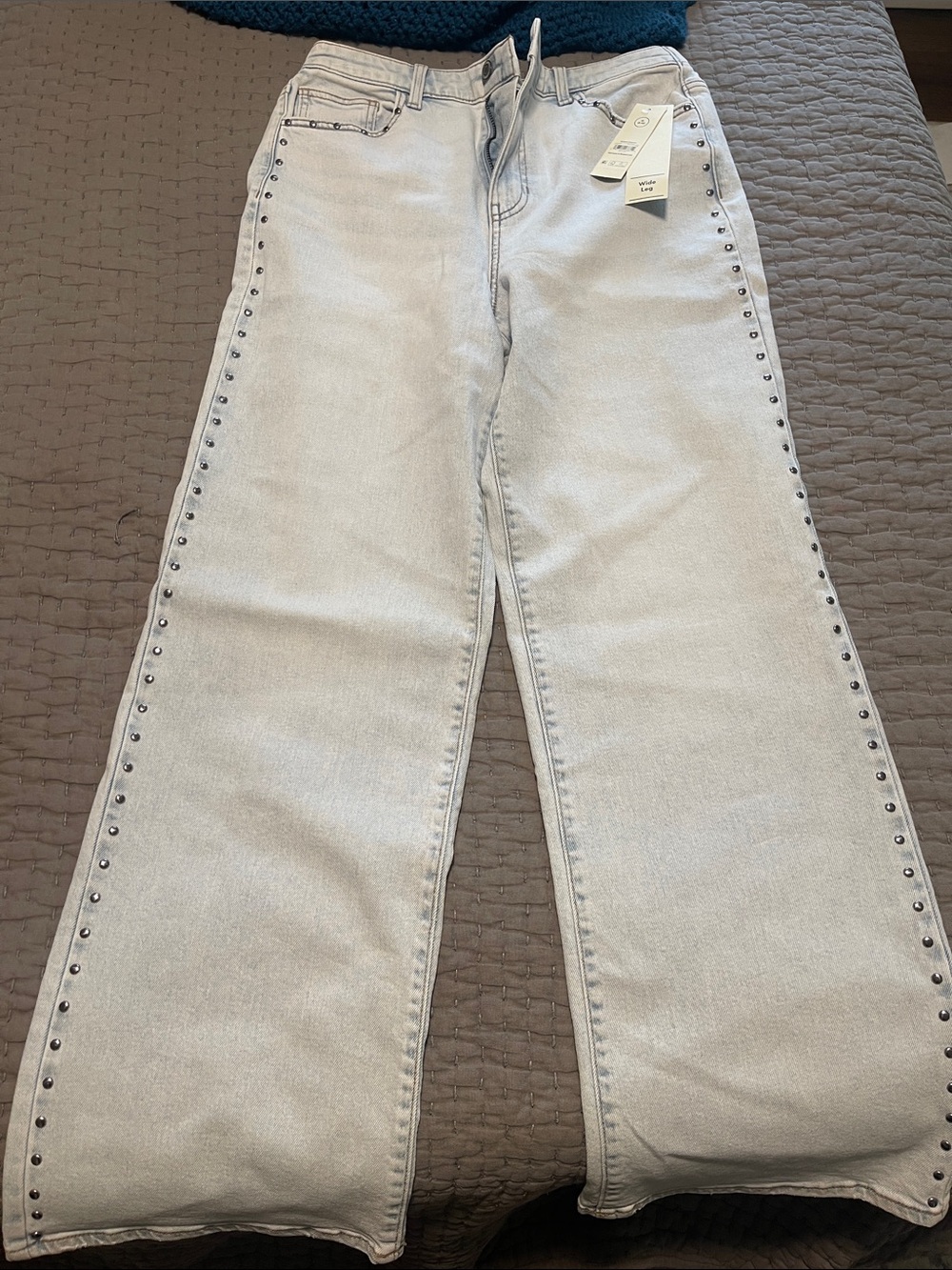 Light Wash Wide-Leg Jeans with Side Stud Detail